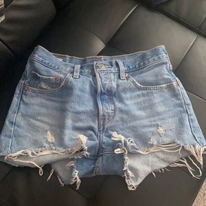 Levi’s 501 mid-rise shorts